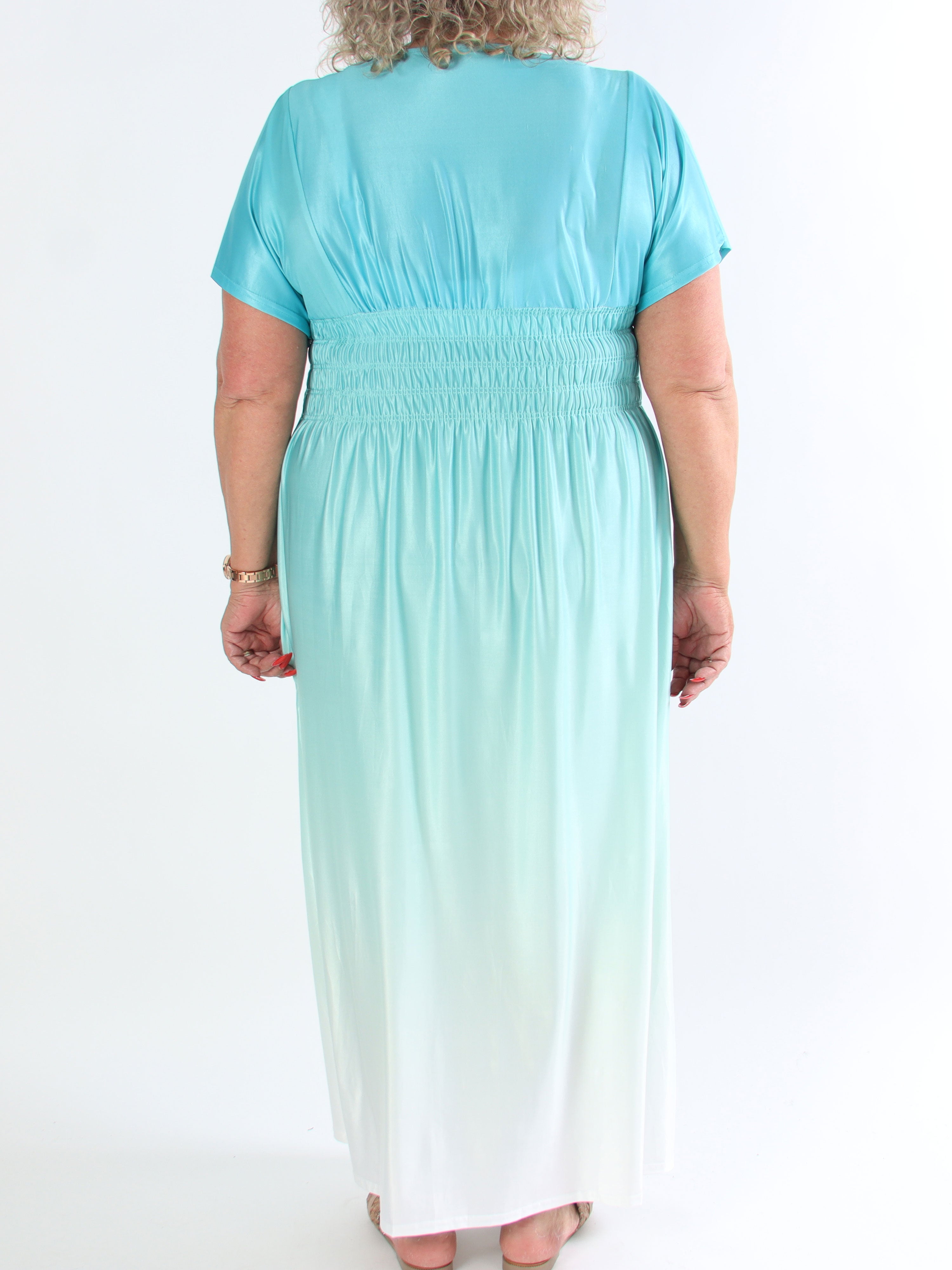 Pams Fade - Lång mångfärgad stretchig plus size klänning